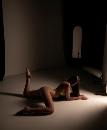 У меня опыт и нежность, которая сведет тебя с ума. 🌟Мои услуги включают классический секс, оральный секс, ролевые игры и многое другое. Тысячи довольных клиентов подтвердят, что я лучшая 🥇. Смотри мои фото и убедись в этом сам! Хочешь познакомиться? Жду тебя в Москве, чтобы сделать твое время незабываемым 😈💋 4852, 20 лет